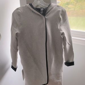 NWT Iviva by Lululemon Girls Size 14 Reversible Wrap Hooded Jacket.